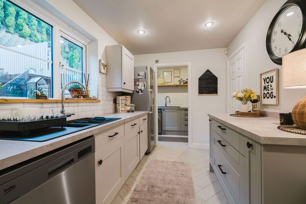 Property photo 2 of 36