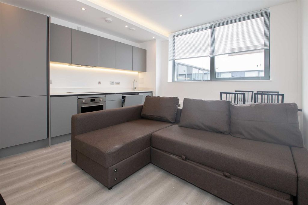 Property photo 1 of 12