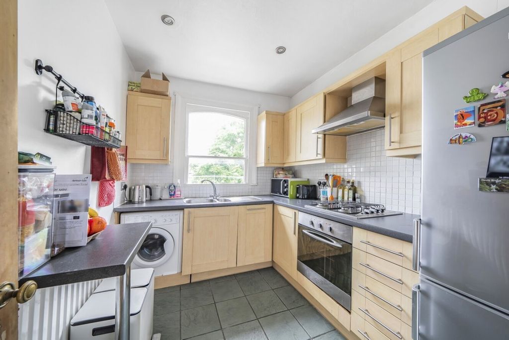 Property photo 3 of 6 Kitchen