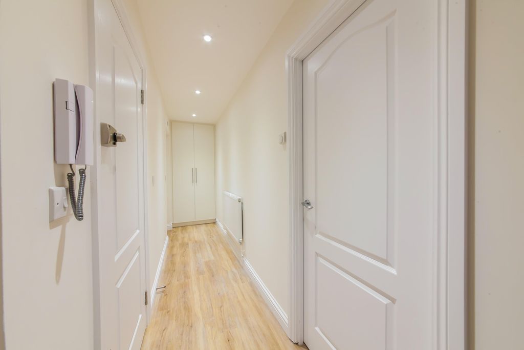 Property photo 3 of 6 Hallway