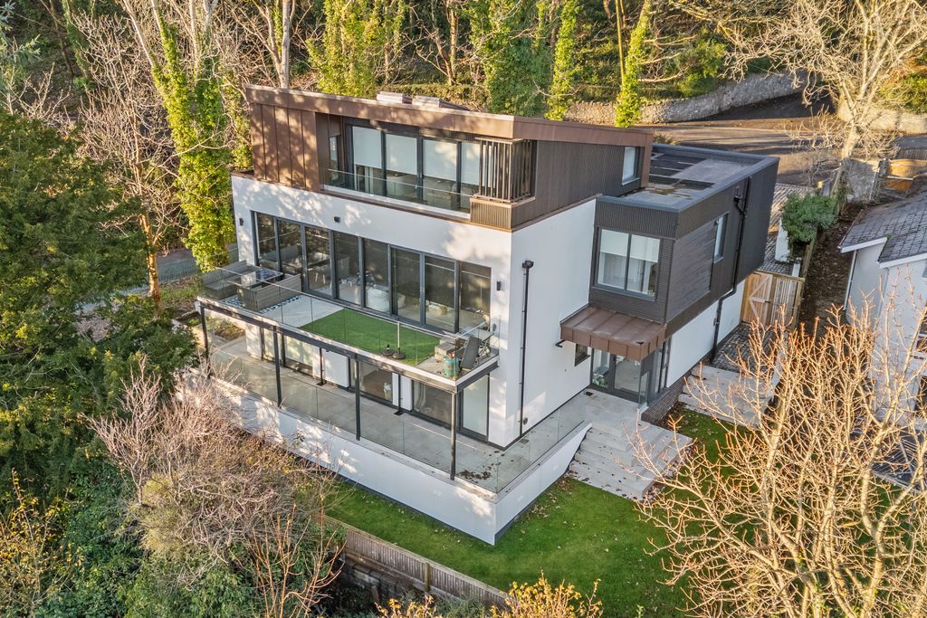 Property photo 1 of 40