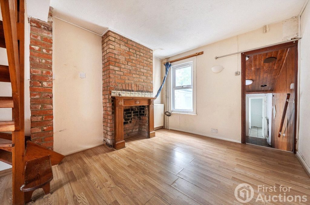 Property photo 2 of 12 Picture No. 27