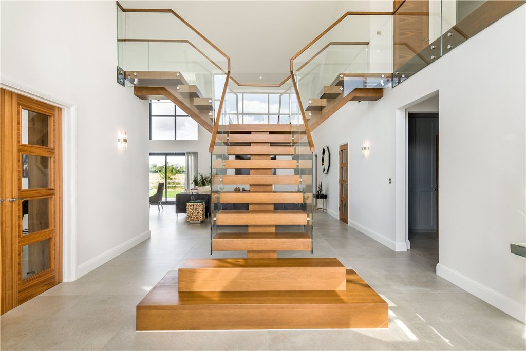 Property photo 3 of 29 Staircase