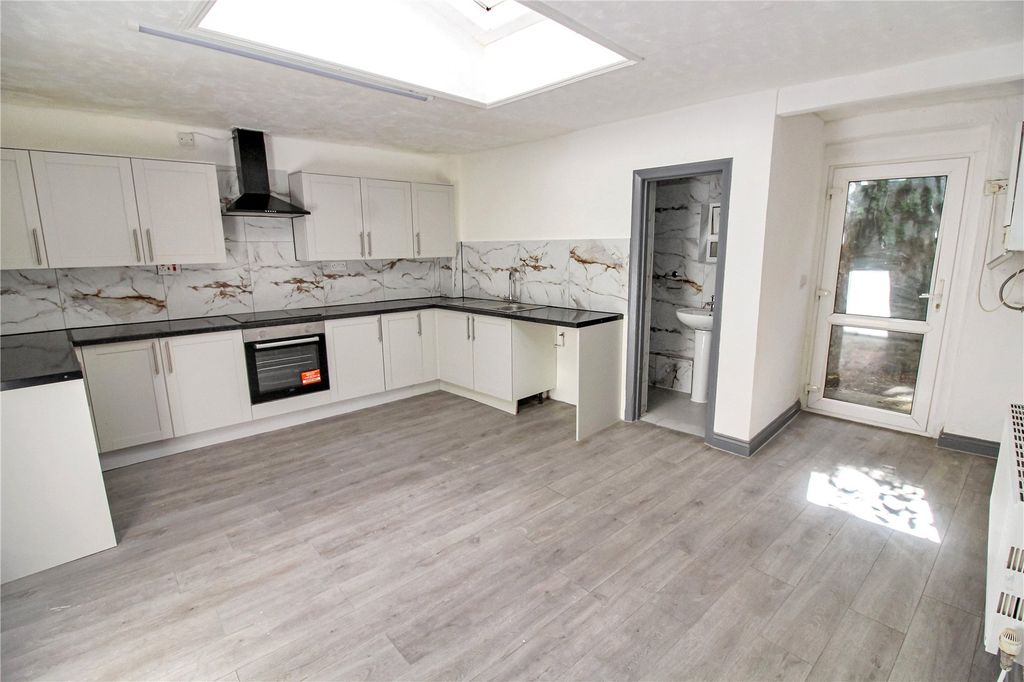 Property photo 2 of 10 Picture No. 06