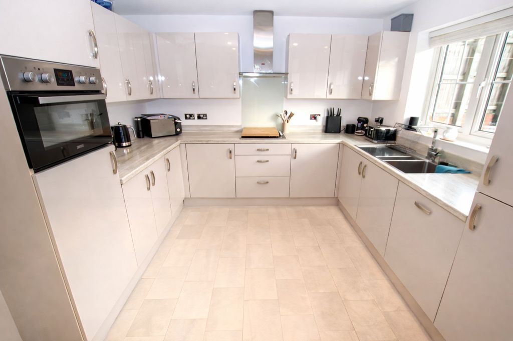 Property photo 2 of 24