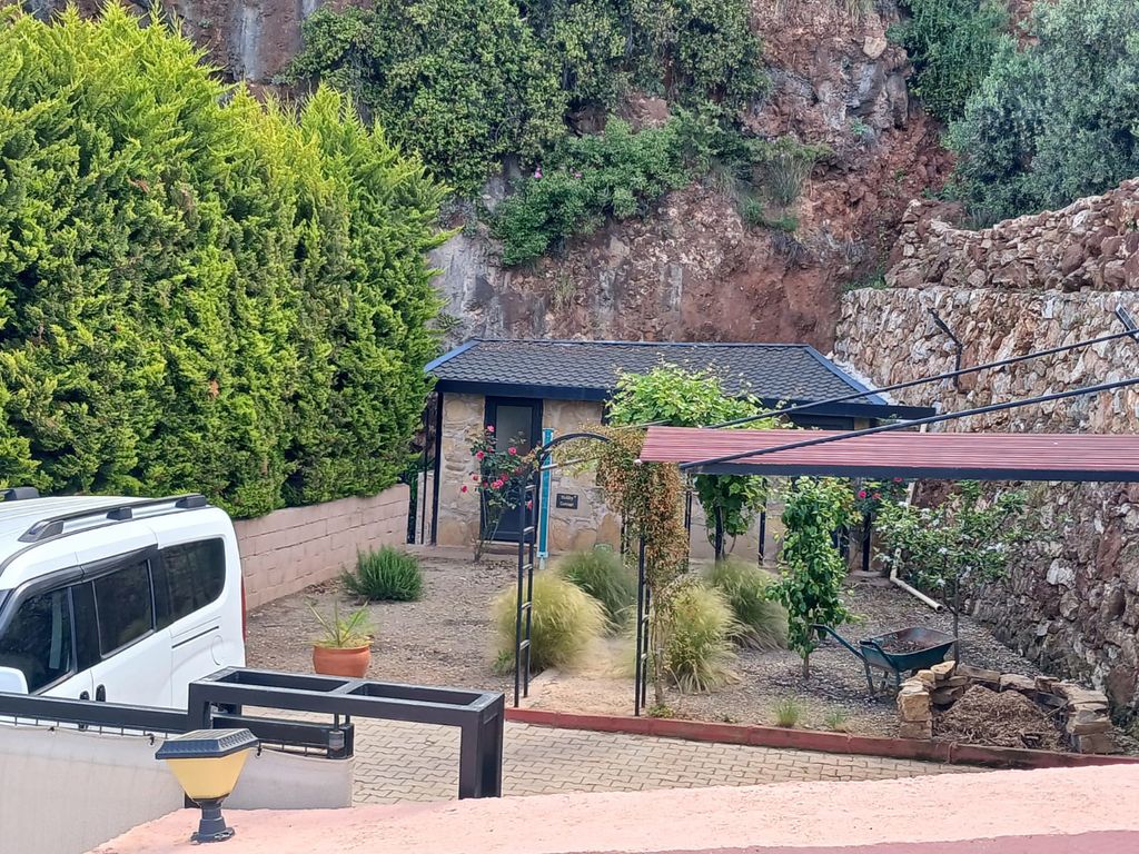 Property photo 3 of 33