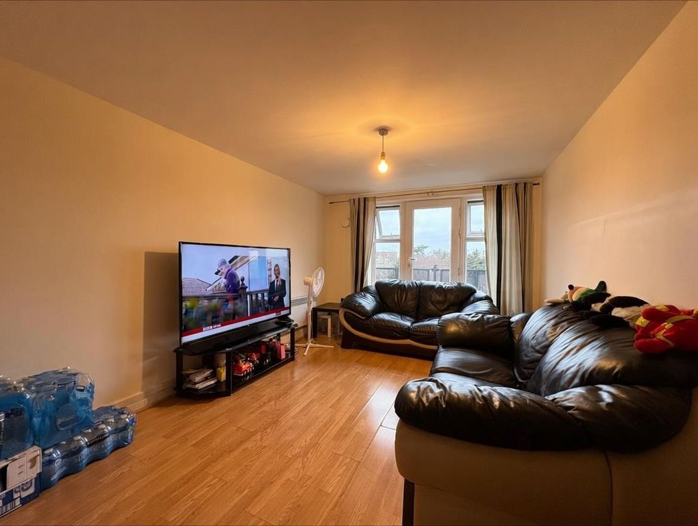 Property photo 3 of 5 Living.Png