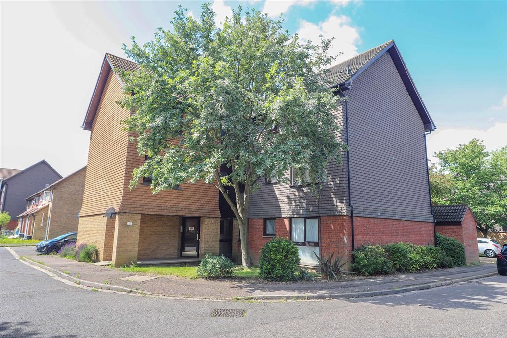 Property photo 1 of 7 External