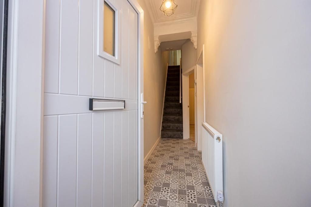 Property photo 1 of 17 Hallway.Jpg