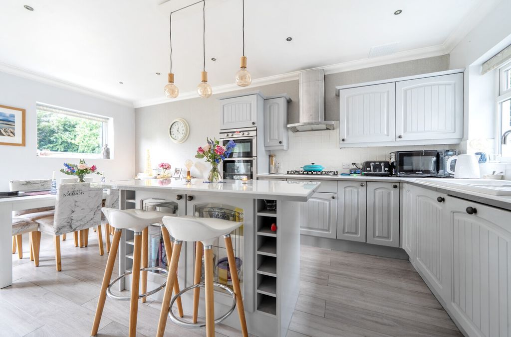 Property photo 2 of 19 1342246-6-68A3135...