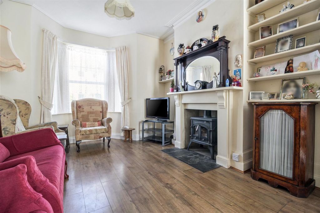 Property photo 2 of 15 Stanley Road 30_01.Jpg
