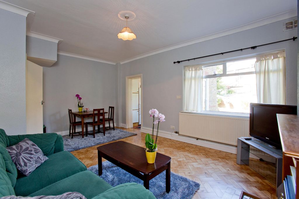 Property photo 3 of 11