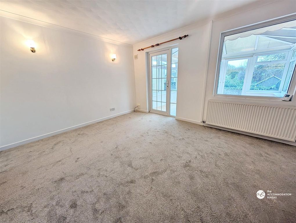 Property photo 2 of 16 Lounge