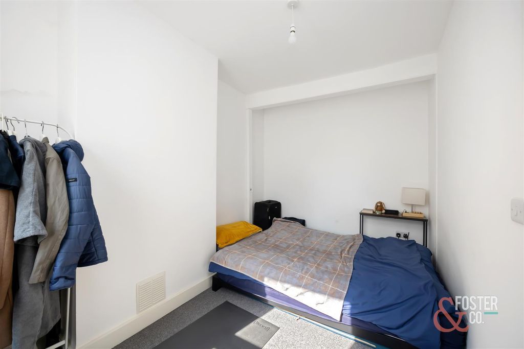 Property photo 3 of 18 George Street, 47-001.Jpg