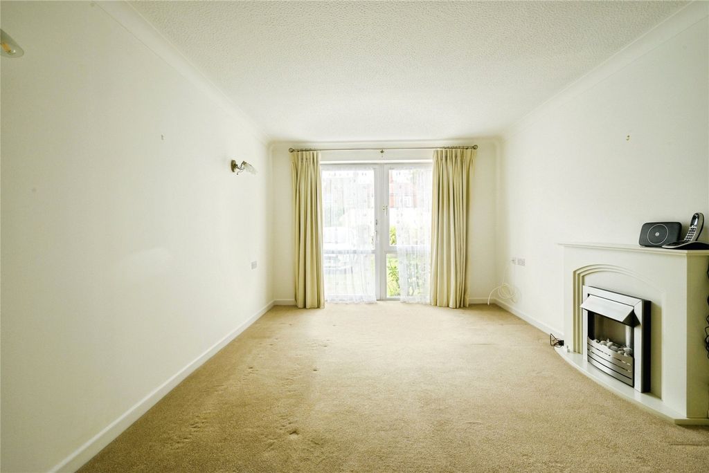 Property photo 2 of 10 Lounge