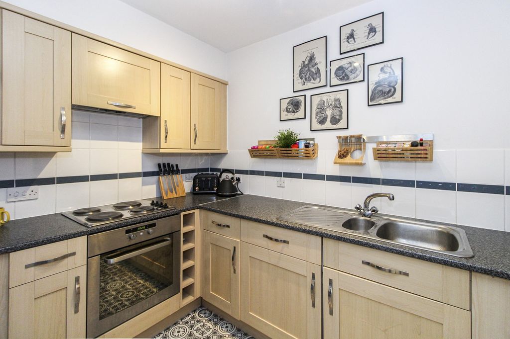 Property photo 2 of 9 Kitchen