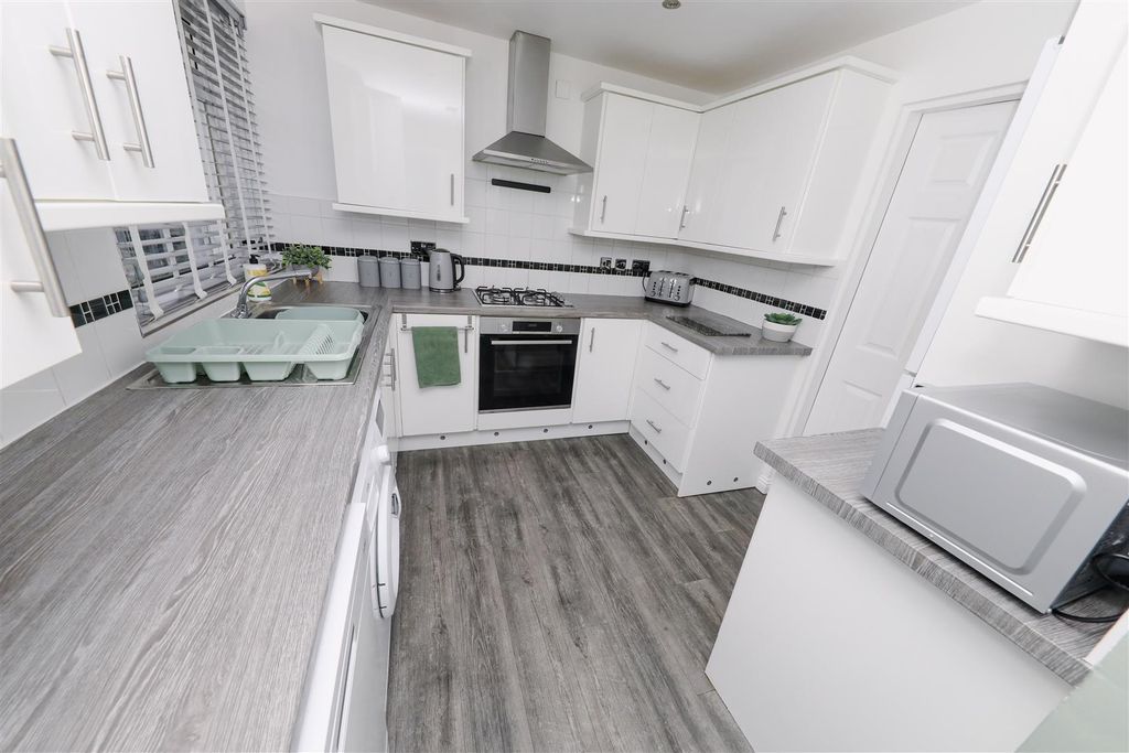 Property photo 2 of 16 B