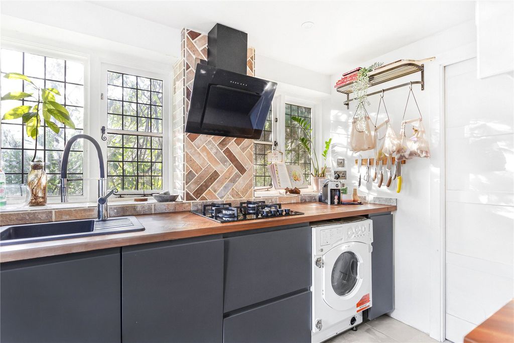 Property photo 3 of 20 Kitchen