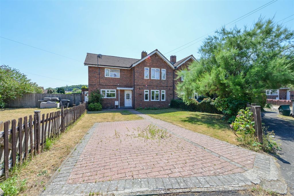 Property photo 1 of 9 Woodlands Road1.Jpg