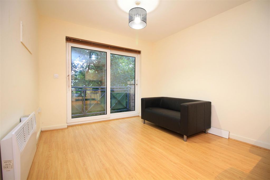 Property photo 3 of 9 Lounge.Jpg