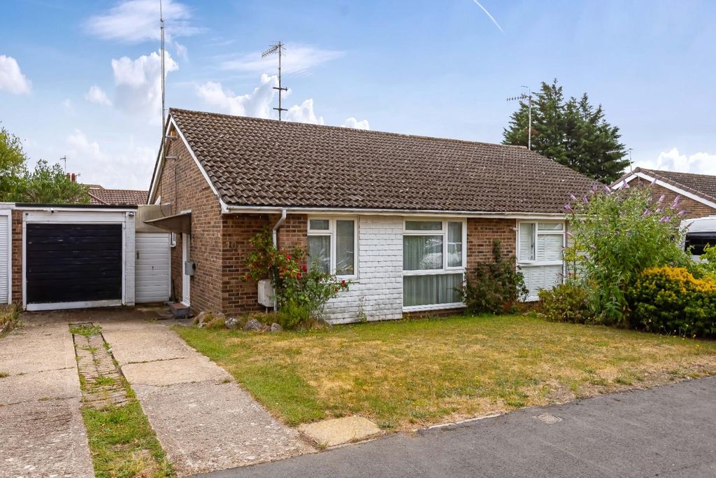 Property photo 1 of 15 Trent Close_14.Jpg