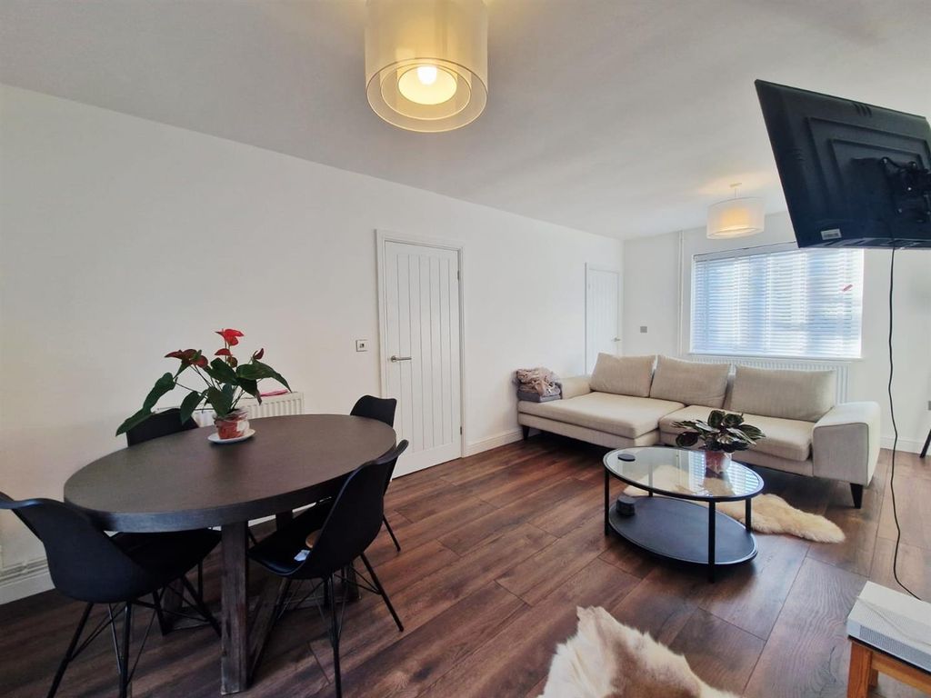 Property photo 2 of 9 3.Jpeg