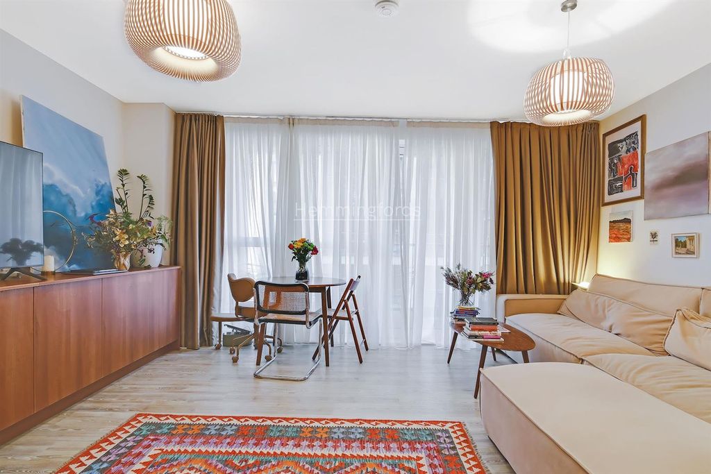 Property photo 3 of 17 04-738285971-Hn-Hmf-32 Sealey Tower-21-Medium.Jpg