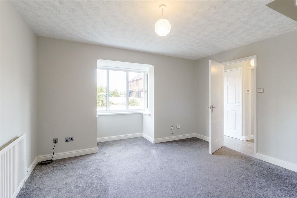 Property photo 3 of 10 Senwick Drive - 003.Jpg
