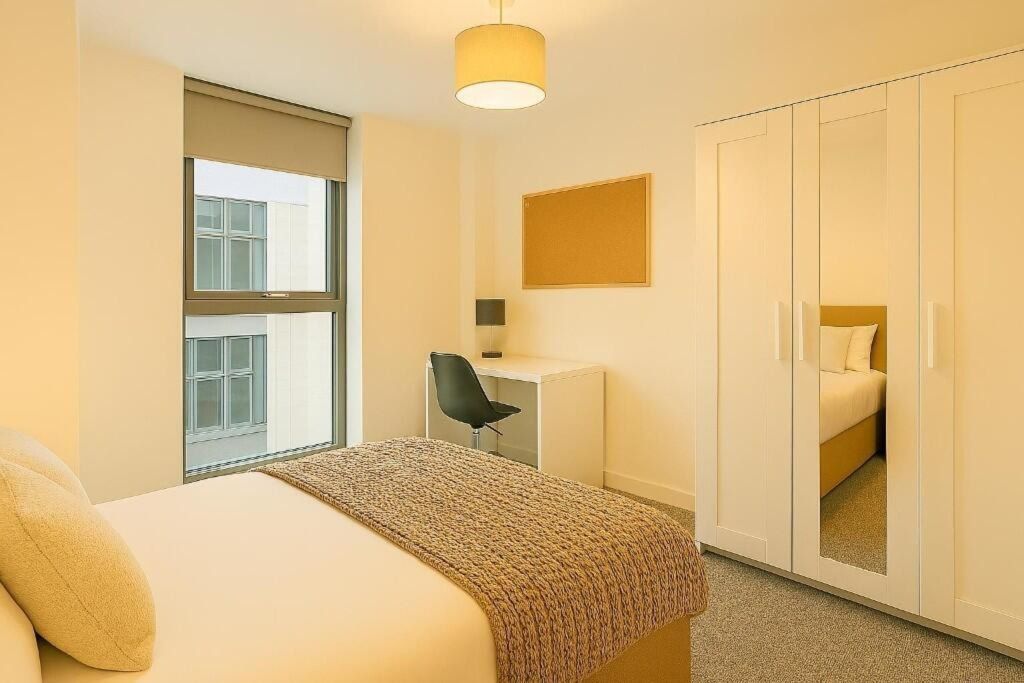 Property photo 2 of 10 Bedroom