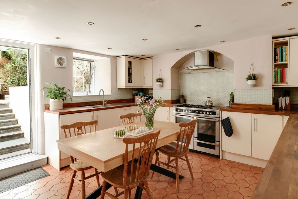 Property photo 1 of 23