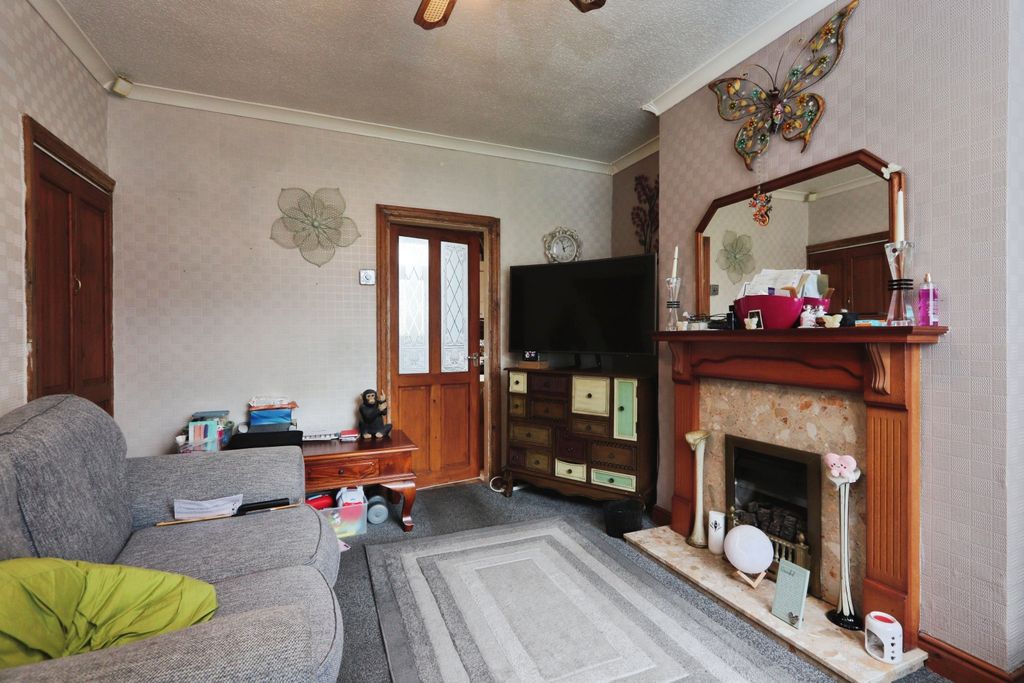 Property photo 3 of 13