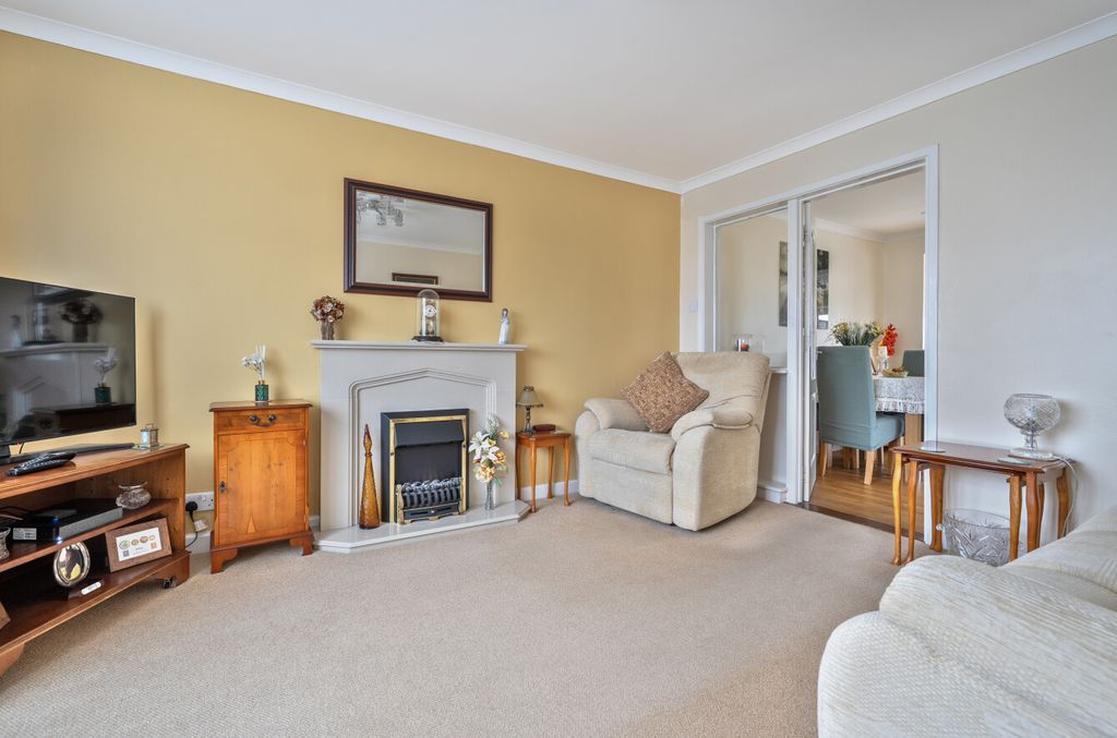 Property photo 2 of 19 153035318