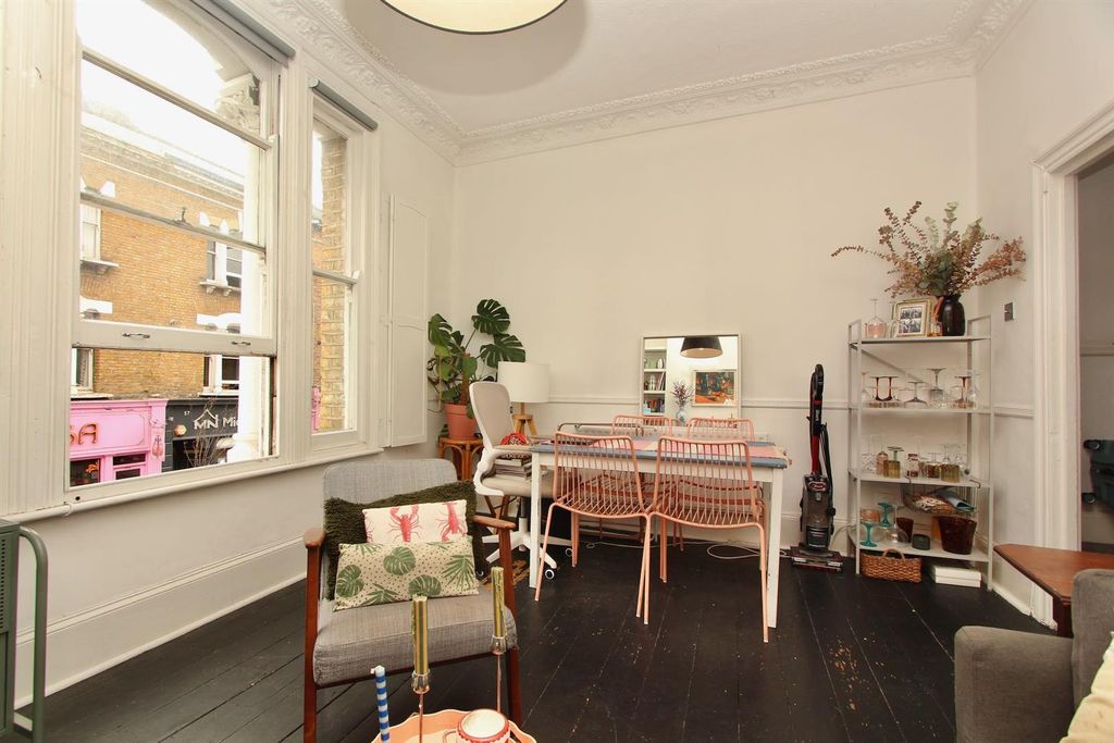 Property photo 3 of 11 Stoke Newington Church Street, N16