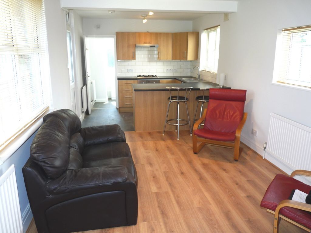 Property photo 3 of 7 Lounge