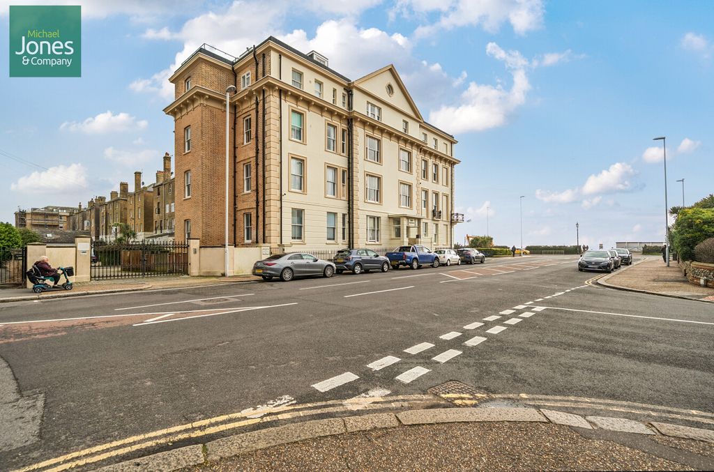 Property photo 1 of 8 External