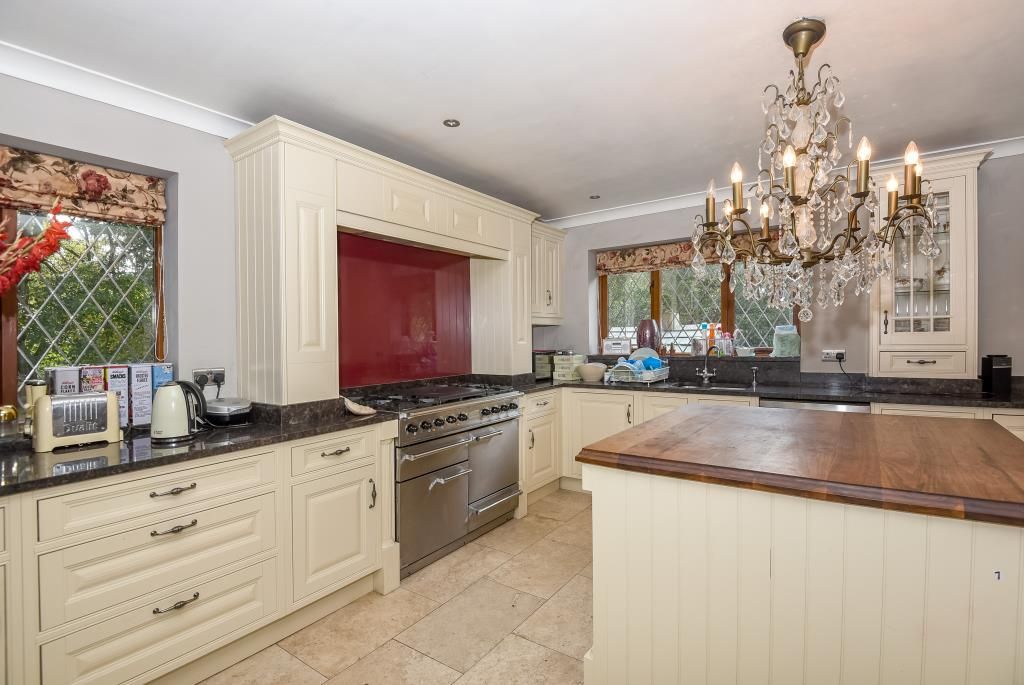 Property photo 1 of 10 Bathroom