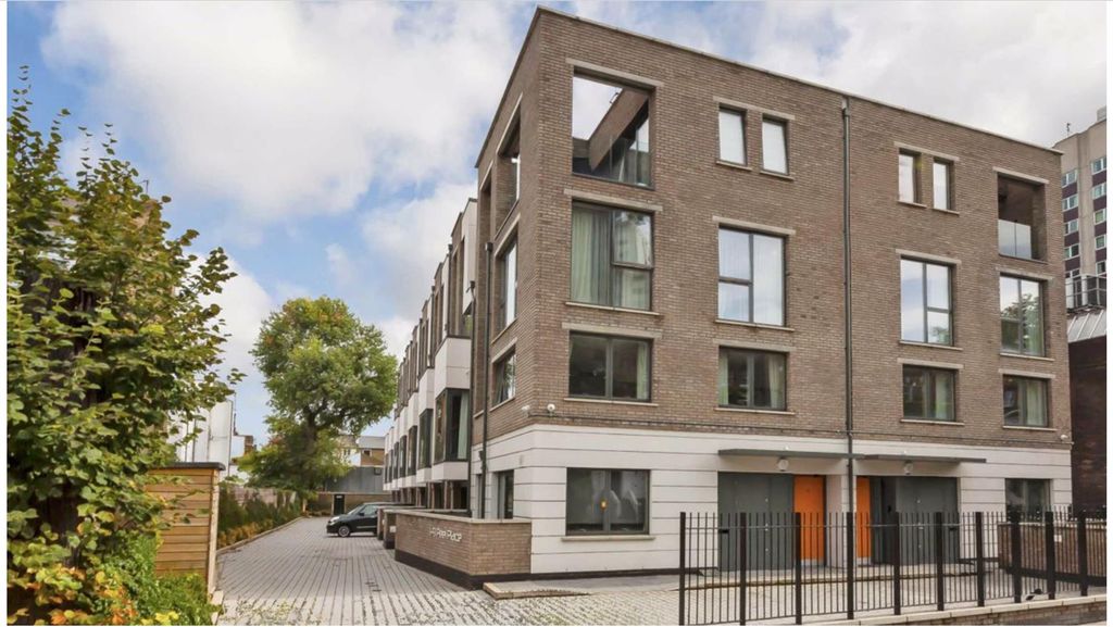 Property photo 1 of 8 Peel Place Exterior.Png