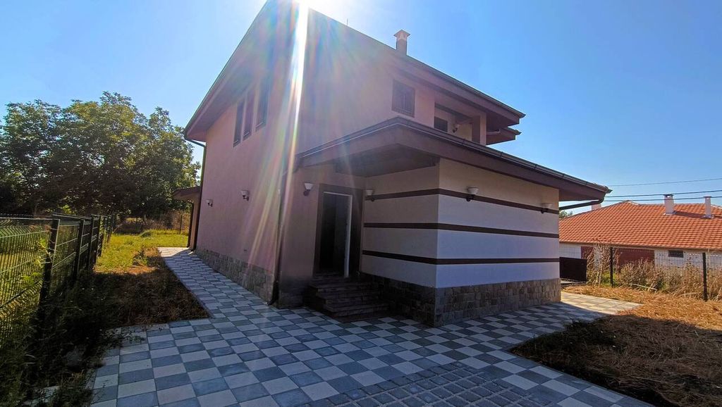 Property photo 2 of 13