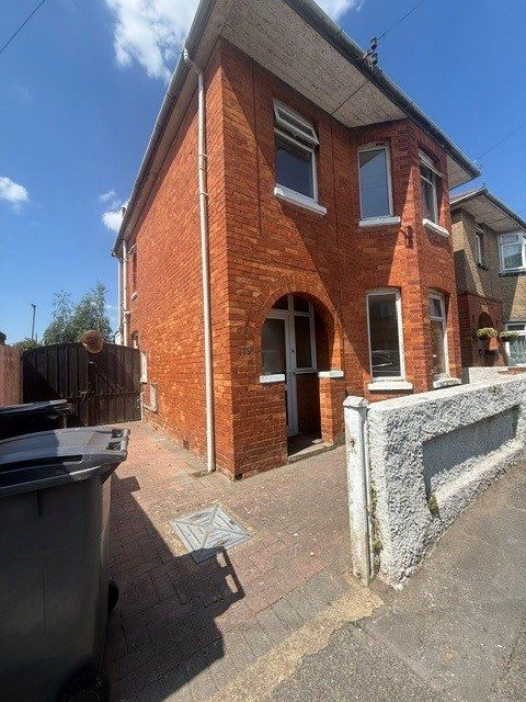 Property photo 1 of 2 3 Bed Town House To Rent Spring Road, Bournemouth Bh1