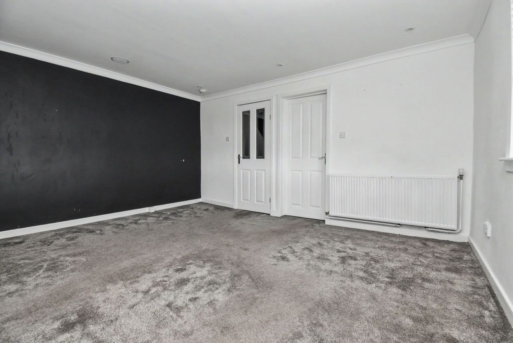 Property photo 3 of 10 Lounge Angle 2