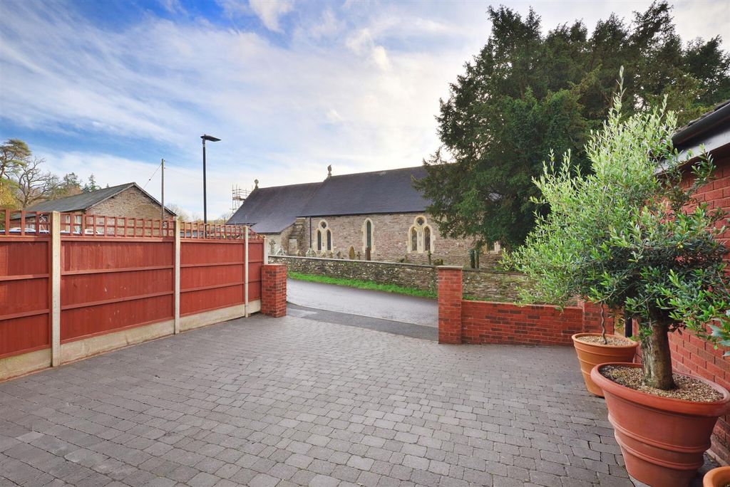 Property photo 3 of 23