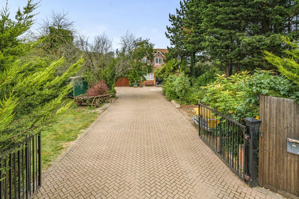 Property photo 2 of 17 1004037 3.Jpg