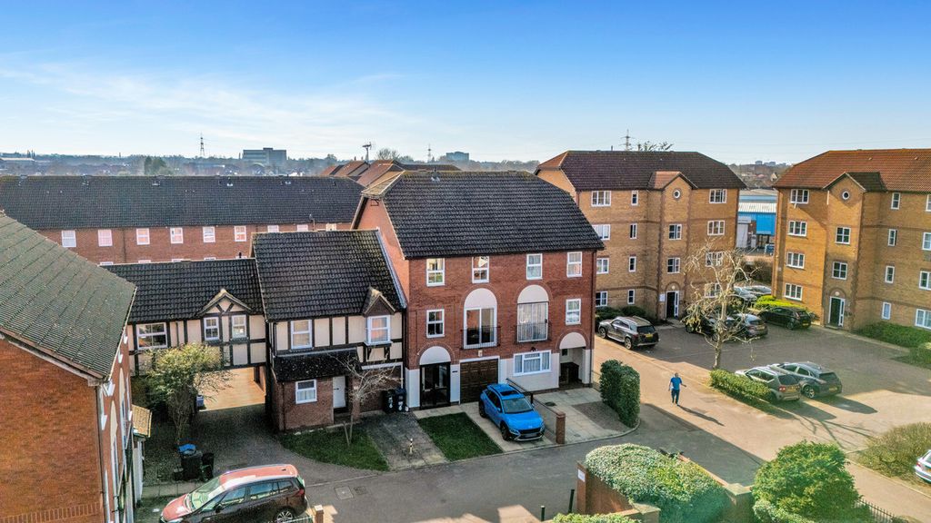 Property photo 2 of 50