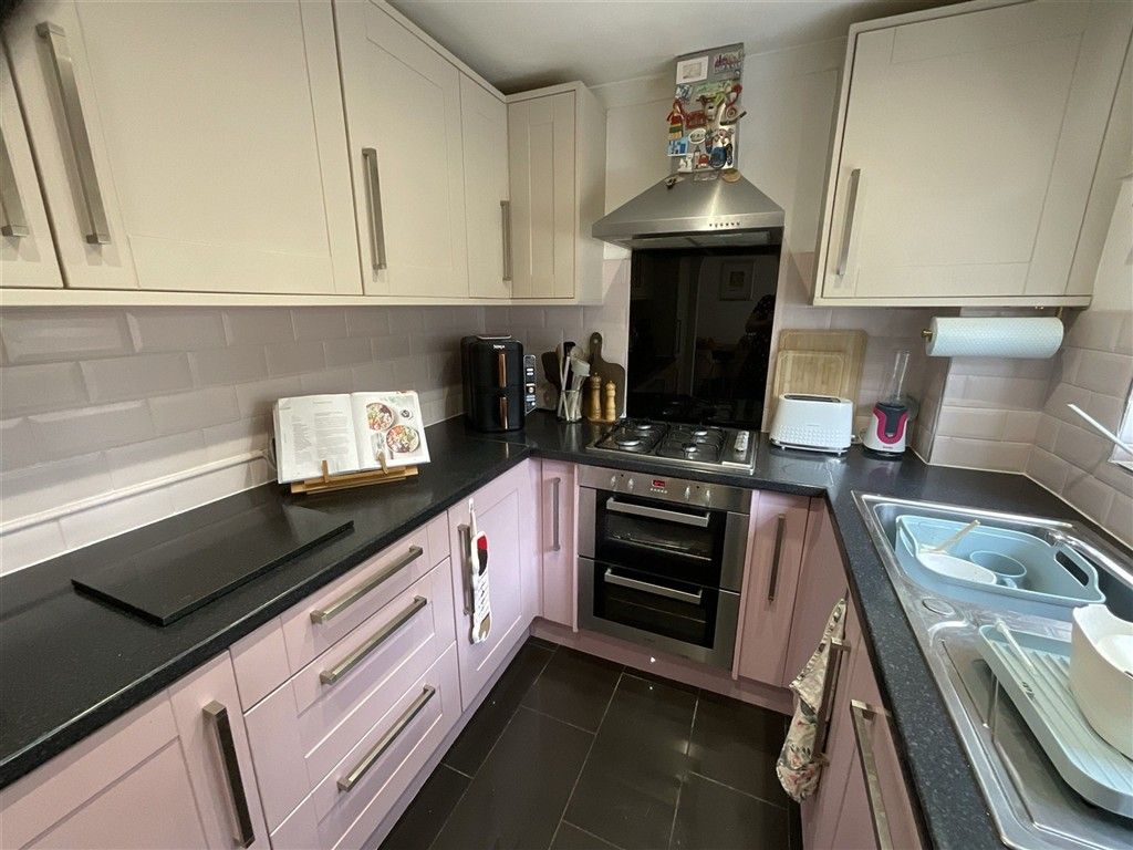 Property photo 2 of 6 Kitchen