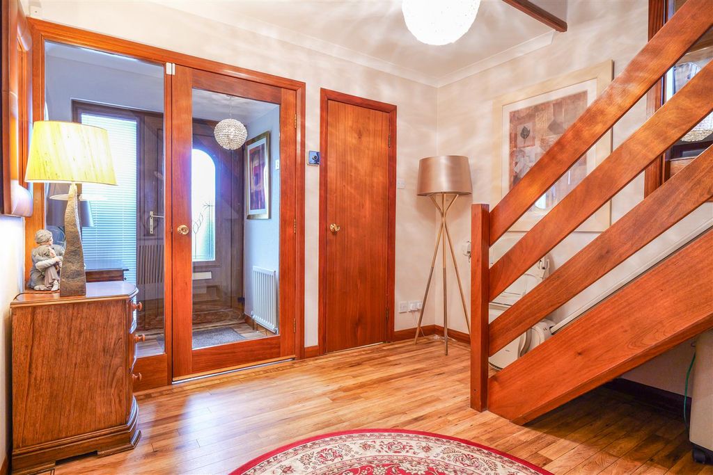 Property photo 3 of 37