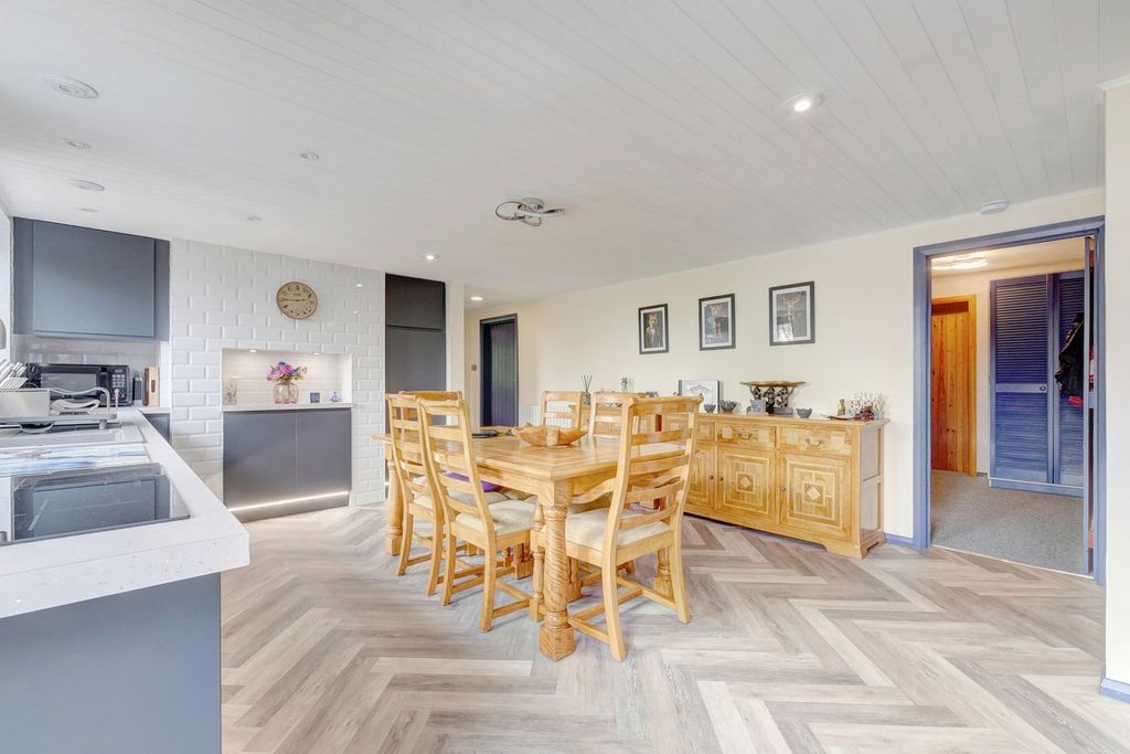 Property photo 2 of 50