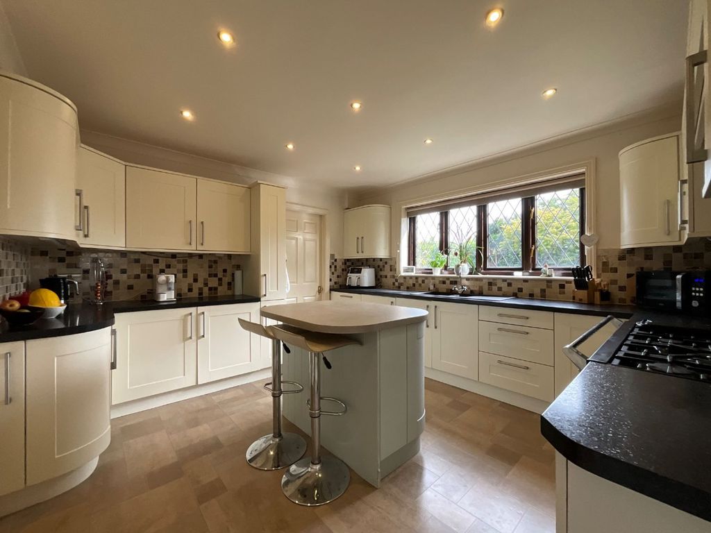 Property photo 3 of 39