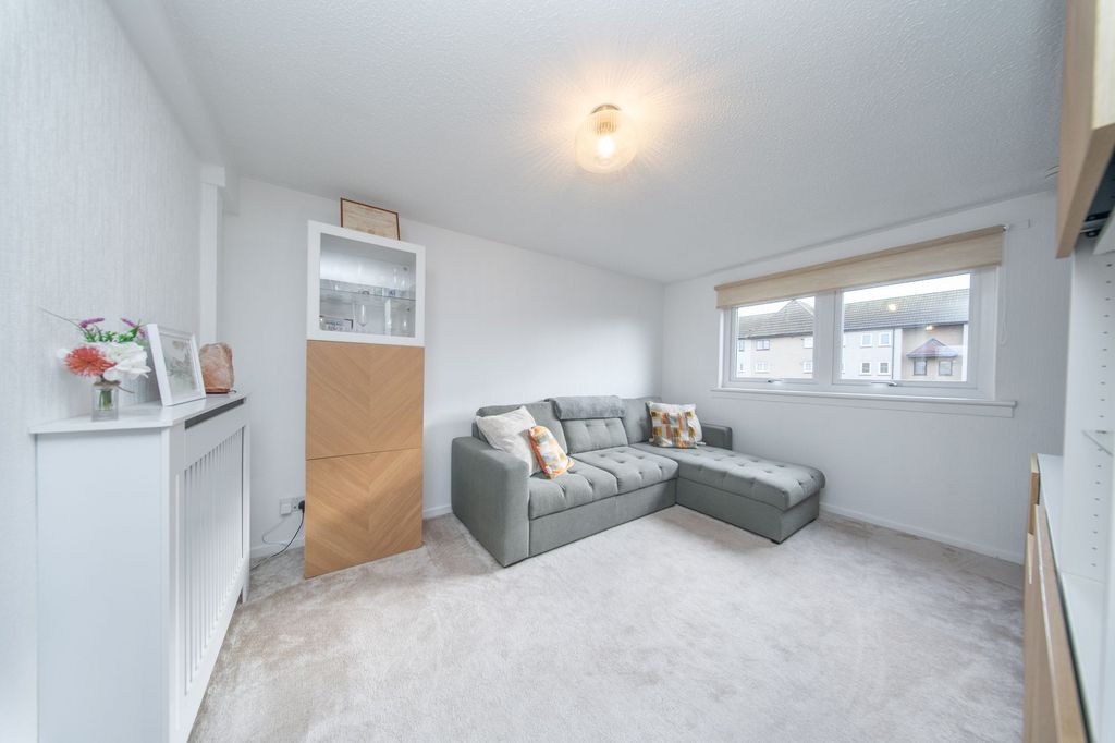 Property photo 2 of 18 Lounge