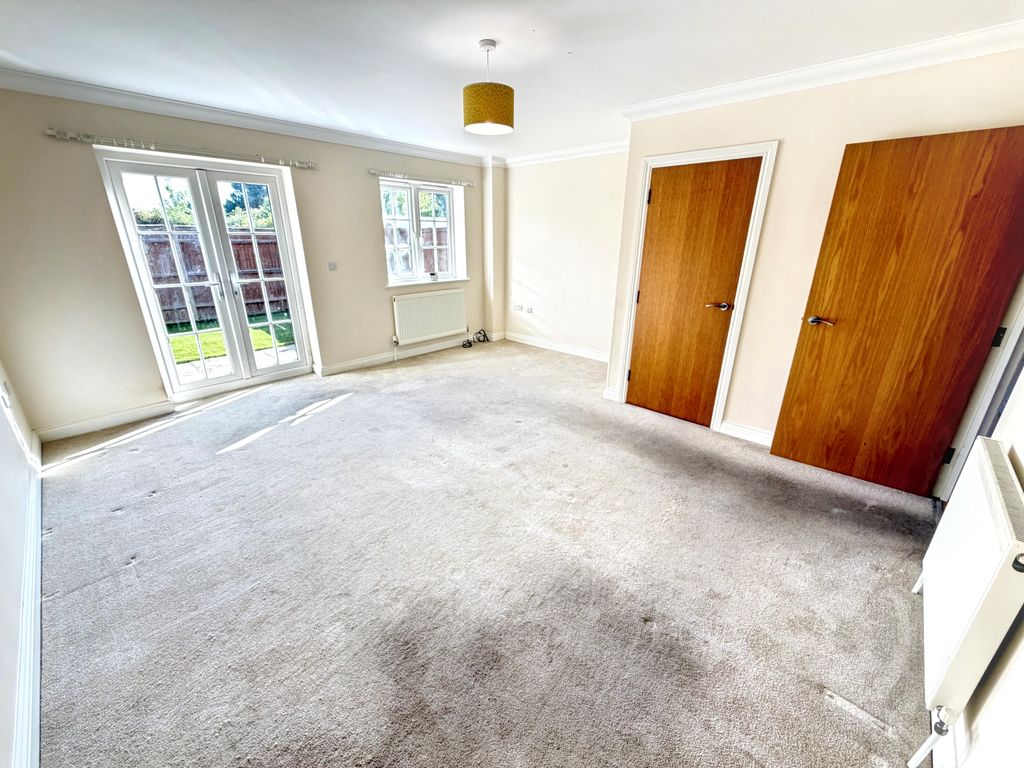Property photo 2 of 16 11 Lansdowne Cottages Lounge
