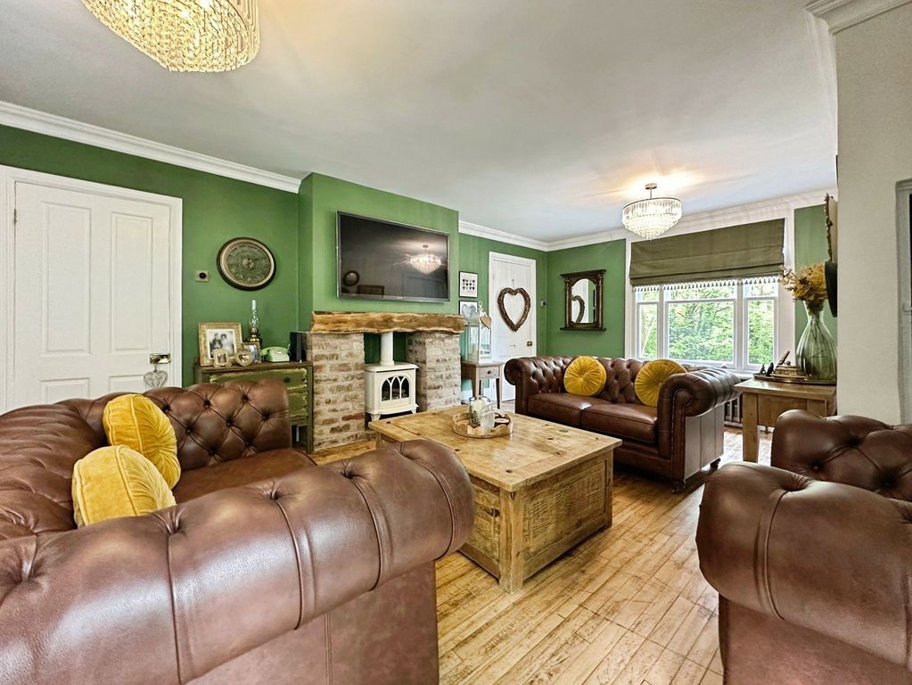 Property photo 3 of 32